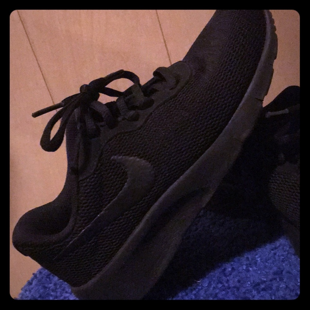 Nike Tennis shoes ( little girl size 3)